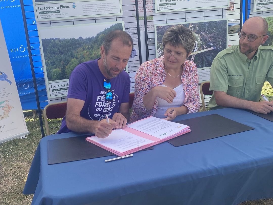 Signature de la convention entre la MFR de Lamure sur Azergues et le département du Rhône